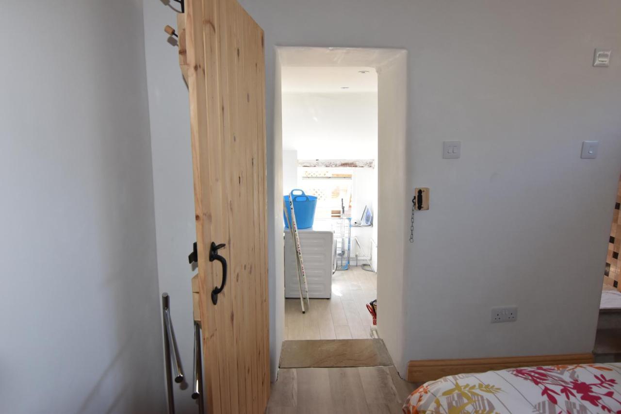 Spacious Cottage In The Village Of Wembury Exterior foto